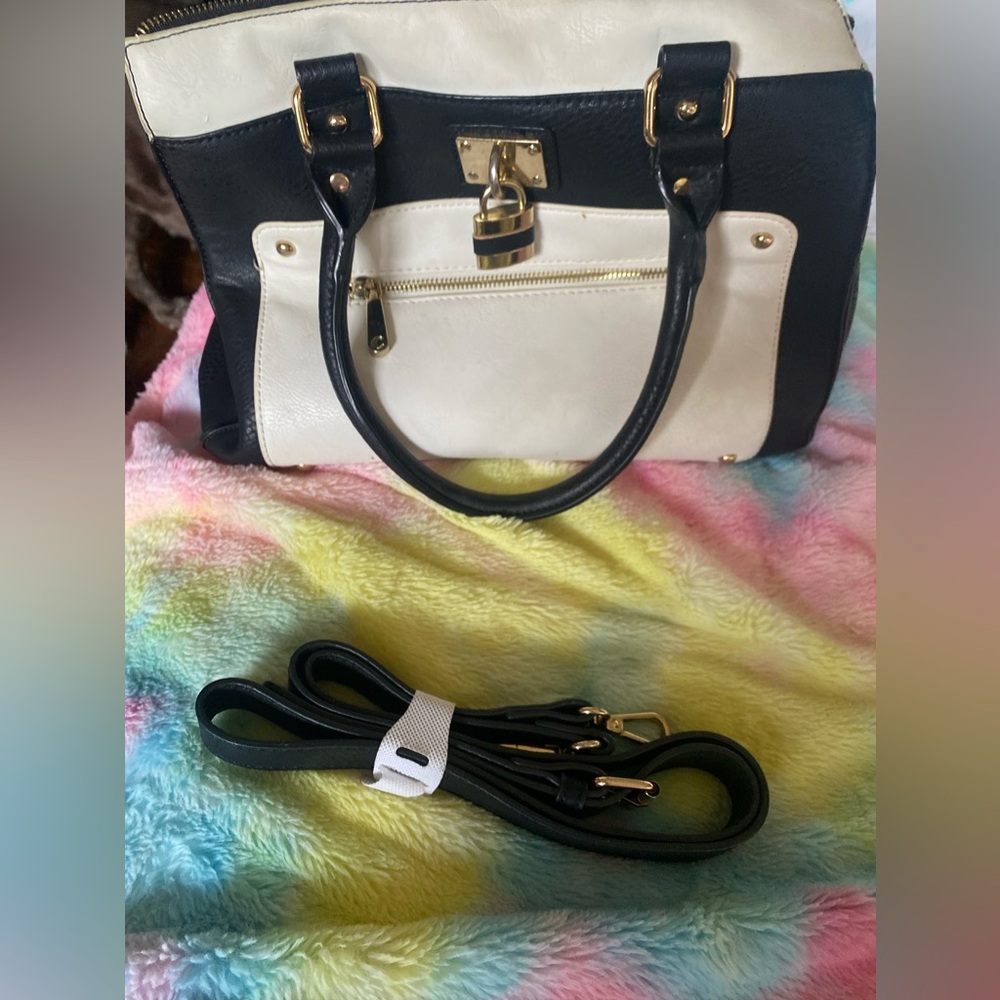 Beautiful pre owned Navy Blue and cream white Hand Bag with straps that attached
